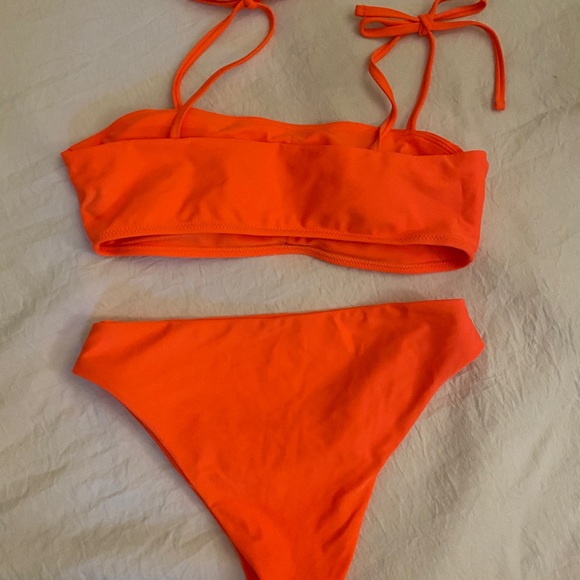 Orange bikini - Picture 3 of 3